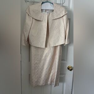 Elegant Cream Textured Skirt Suit